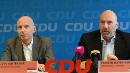 Carsten Meyer-Heder (r), Bremer CDU-Spitzenkandidat für die Bürgerschaftswahl und Jörg Kastendiek, Vorsitzender der CDU in Bremen