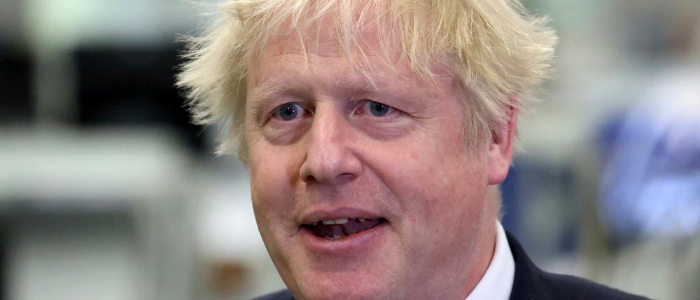 Boris Johnson, Premierminister von Großbritannien, bei einem Besuch in Nordirland beim Waffenhersteller Thales. Johnson hat ein Gesetzgebungsverfahren angekündigt, um notfalls die Vereinbarungen mit der EU über den Brexit-Status Nordirlands auszuhebeln. 