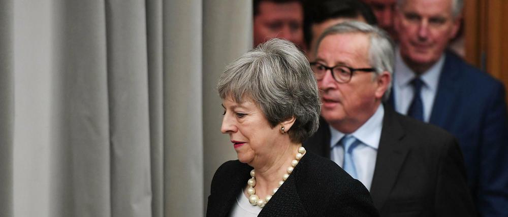 Theresa May und Jean-Claude Juncker nach ihrem Treffen am Montagabend 
