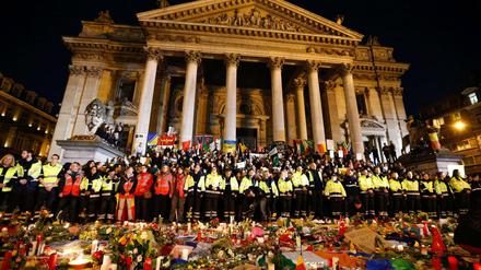 Gedenken an die Opfer der Terroranschläge am 22. März auf dem Brüsseler Börsenplatz.