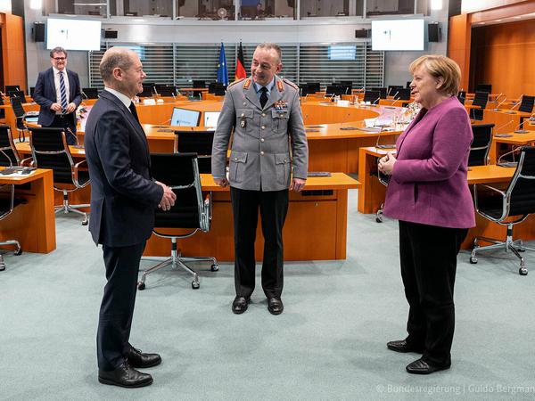 General Carsten Breuer soll für Olaf Scholz und Angela Merkel das Impftempo erhöhen. 