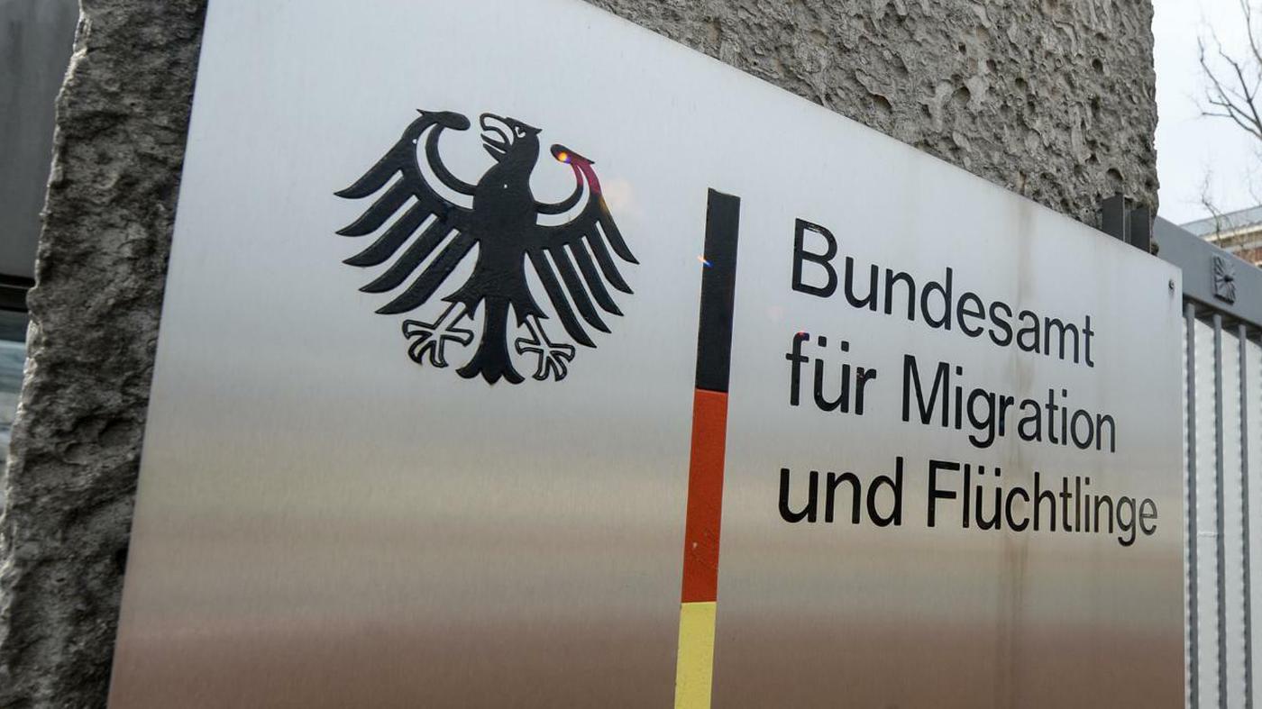 Bundesamt für Migration und Flüchtlinge Leitende BamfMitarbeiterin unter Korruptionsverdacht
