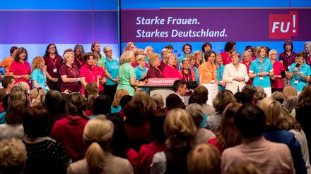 Sollen sich um Spitzenjobs bewerben, wenn es nach Kanzlerin Angela Merkel geht: Frauen in der CDU.