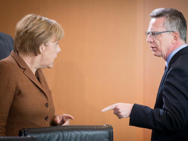 Bundeskanzlerin Angela Merkel (CDU) und Bundesinnenminister Thomas de Maiziere (CDU)