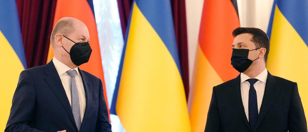 Bundeskanzler Olaf Scholz (links) und der ukrainische Präsident Wolodymyr Selenskyj in Kiew. 
