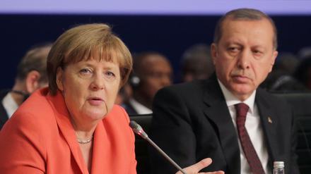 Merkel und Erdogan beim UN-Nothilfegipfels in Istanbul.