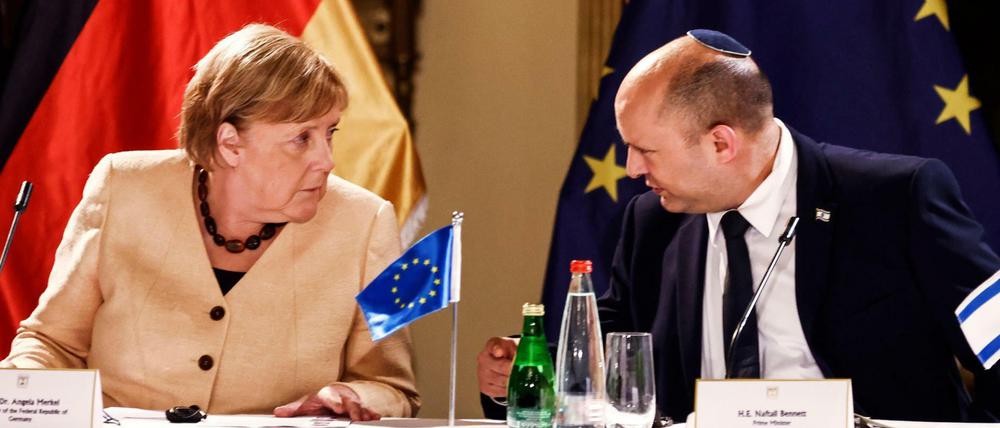 In aller Freundschaft: Merkel trifft bei ihrem letzten offiziellen Israel-Besuch Premier Bennett.