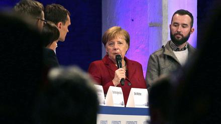 Bundeskanzlerin Angela Merkel (CDU) diskutiert mit Lesern der "Freien Presse" in Chemnitz.