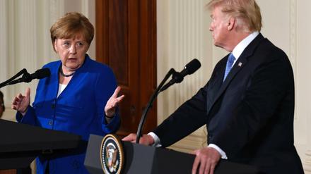 Bundeskanzlerin Angela Merkel und US-Präsident Donald Trump geben eine gemeinsame Pressekonferenz.