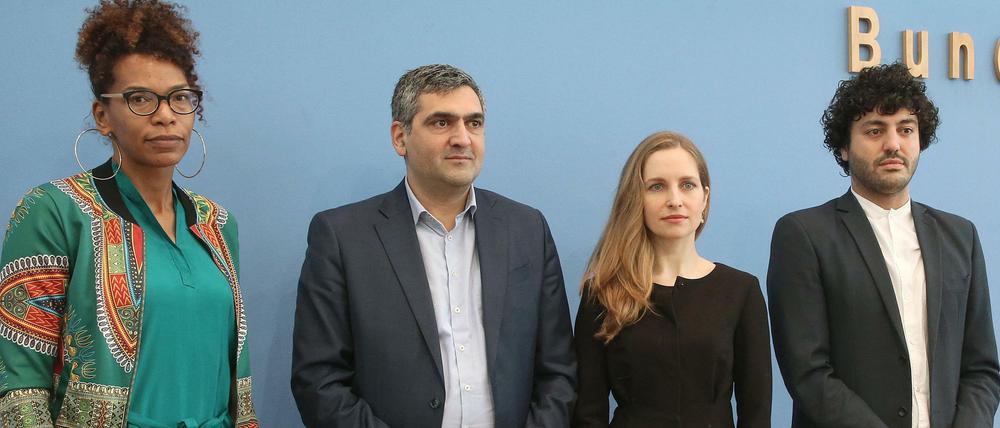 Pläne für ein besseres Deutschland: Saraya Gomis, Farhad Dilmaghani, Marta Neüff und Cihan Sinanoglu von der Bundeskonferenz der Migrantenorganisationen