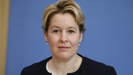 Ernster Blick in ernsten Zeiten: Bundesfamilienministerin Franziska Giffey (SPD) vergangene Woche vor der Presse.
