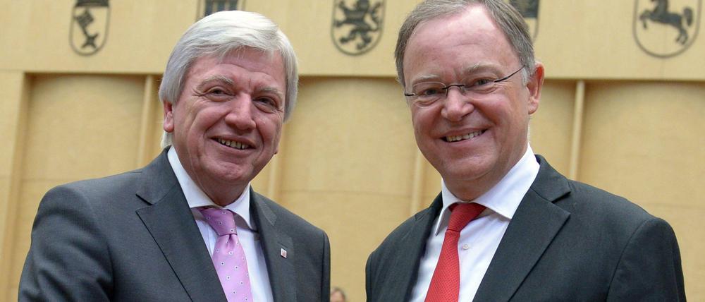 Dem Bundesratspräsidenten, dem hessischen Ministerpräsidenten Volker Bouffier, gratuliert sein Vorgänger, der niedersächsische Ministerpräsident Stephan Weil. So viel Harmonie brauchen die Länderchefs jetzt dringend.