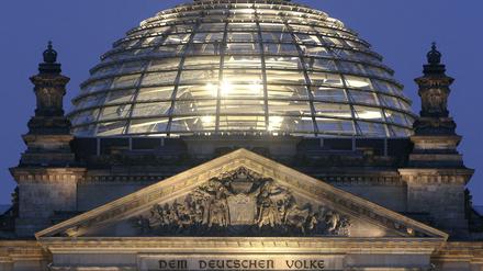 Der Bundestag muss seine Regeln ändern - und mehr Transparenz schaffen. 