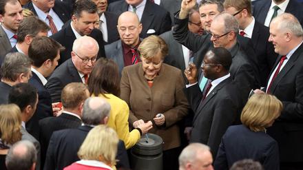 Bundeskanzlerin Angela Merkel und andere Parlamentarier bei der Abstimmung.