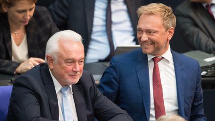 FDP-Vizechef Wolfgang Kubicki (l) mit dem Parteivorsitzenden Christian Lindner. 