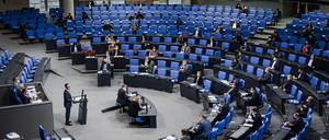 Stichtag für die neue Regel zum Genesenenstatus: Cem Oezdemir, Bundesminister fuer Landwirtschaft hält am 14. Januar eine Rede im Bundestag.