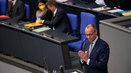 CDU-Chef Friedrich Merz arbeitete sich am abwesenden Bundeskanzler Olaf Scholz ab.