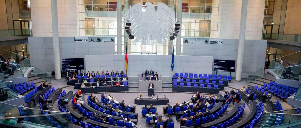 Der Haushaltsaussschuss des Bundestages hat den Weg für weitere Milliardenhilfen an Griechenland freigemacht.