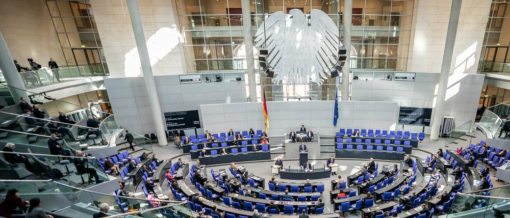 Der Bundestag hat die Regierung unterstützt. Nun muss er sie kontrollieren.