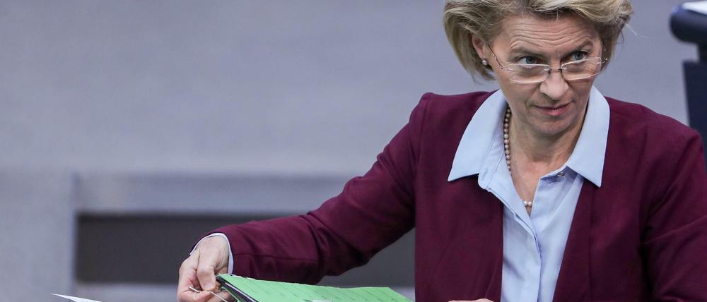 Verteidigungsministerin Ursula von der Leyen (CDU) steht wegen millionenschwerer Beraterverträge unter Druck.