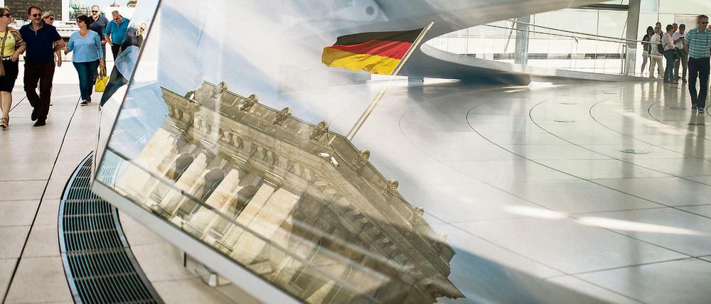 Der Deutsche Bundestag. Fragen an die Regierung gehören zu den Königsrechten des Parlaments. 