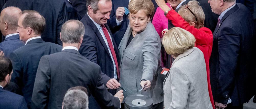 Bundeskanzlerin Angela Merkel (CDU) bei der Verabschiedung des Haushaltsgesetz für 2019.