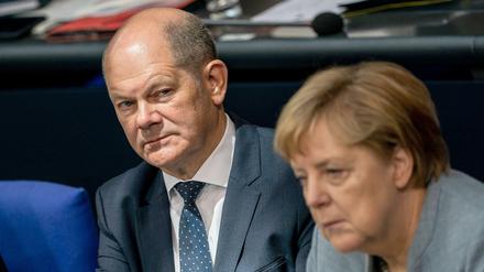Der designierte neue Kanzler Olaf Scholz muss die Außenpolitik unter Vorgängerin Angela Merkel aufräumen, sagen Experten.