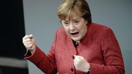 Mit der ganzen Macht ihres Amtes noch einmal etwas bewegen – Angela Merkel bei ihrer Regierungserklärung im Bundestag.