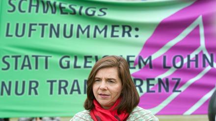 Katrin Göring-Eckardt, Vorsitzende der Grünen-Bundestagsfraktion, auf einer Protestveranstaltung gegen das Lohngleichheitsgesetz.
