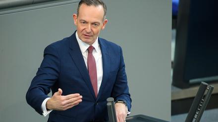 Verkehrsminister Volker Wissing (FDP) will E-Fuels in Verbrennermotoren auch nach 2035 ermöglichen.