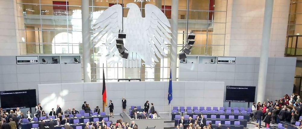 Der Bundestag beschloss am Donnerstag mit Dreiviertel-Mehrheit eine Verkleinerung der Truppe von derzeit 4500 auf 3300 Soldaten bis Ende Februar 2014. 
