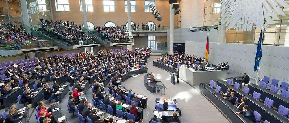 Oppositions- und Regierungsfraktionen streiten weiter über die Frage nach mehr Minderheitenrechten im Bundestag.