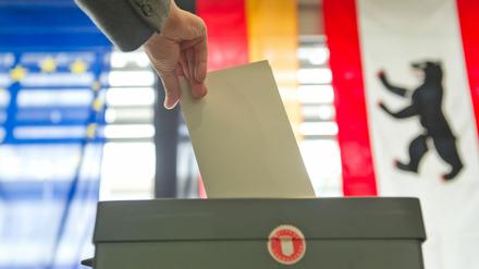 Immer weniger Menschen in Deutschland nehmen an Wahlen teil.