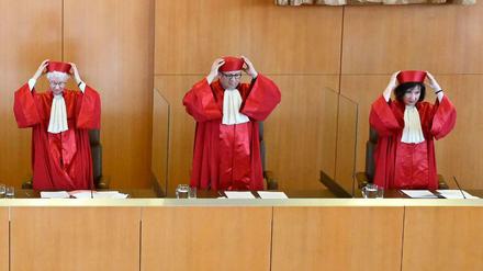 Der Zweite Senat des Bundesverfassungsgerichts bei der Urteilsverkündung am Dienstag.