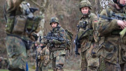 Hier üben Soldaten der Luftlandebrigade 26 die Evakuierung von Krisengebieten. Demnächst könnte die Bundeswehr selbst Ziel von Anschlägen des IS werden.