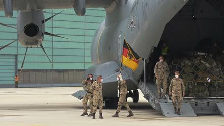 Die letzten Afghanistan-Heimkehrer landen auf dem Fliegerhorst Wunstorf