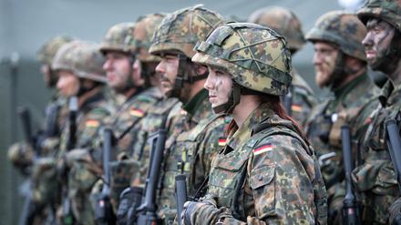 Tausende Soldat:innen der Bundeswehr sind der Ressortführung anvertraut.