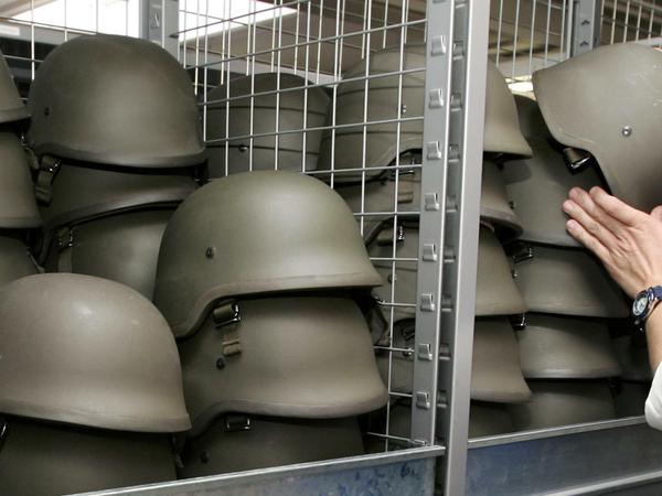 Tausende Helme wurden bislang in die Ukraine gebraucht. 