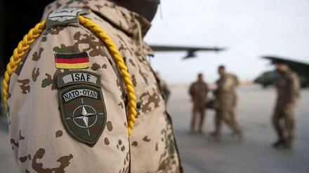 600 bis 800 Bundeswehrsoldaten werden auch nach Ende des Kampfeinsatzes in Afghanistan bleiben, verkündet Verteidigungsminister De Maizière.
