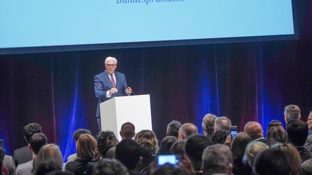 Bundespräsident Frank-Walter Steinmeier spricht bei der Eröffnung der bundesweiten Aktion "Deutschland spricht".