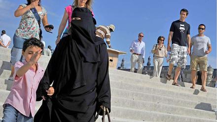 Das Tragen einer Burka in der Öffentlichkeit ist in Frankreich bald nicht mehr erlaubt.