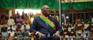 Am 29. Dezember 2015 hat der neu gewählte Präsident von Burkina Faso, Roch Marc Kaboré, sein Amt angetreten. Dass er gewählt wurde, ist ein großer Sieg der Demokratiebewegung in dem westafrikanischen Land. 