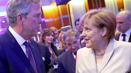 Jeb Bush und Angela Merkel am Dienstag in Berlin.