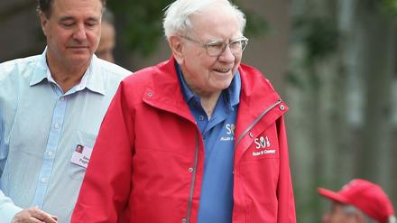 Starinvestor Warren Buffett, hier mit einem roten Anorak bei einer Konferenz in Idaho.