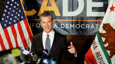 Der Demokarte Newsom darf seine Arbeit als Gouverneur des US-Bundesstaats Kaliforniens fortsetzen.