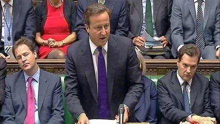 Der britische Premierminister David Cameron äußert sich vor dem Parlament zu den Auseinandersetzungen. 