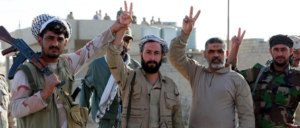 Siegessicher. Mitglieder schiitischer Milizen sind auch an der Großoffensive gegen den "Islamischen Staat" beteiligt.