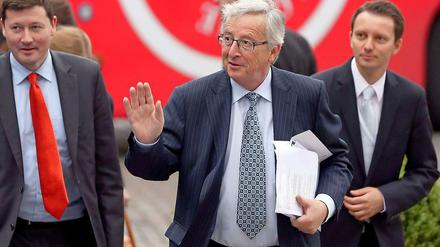 Der Spitzenkandidat der EVP, Jean-Claude Juncker (Mitte), und sein Wahlkampfmanager Martin Selmayr (links).