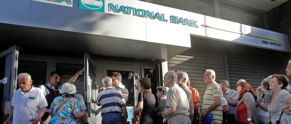 Die Banken in Griechenland waren seit drei Wochen geschlossen. Nur für Rentner, die ihre Pension nicht am Automaten abheben konnten, wurden die Geldinstitute zwischenzeitlich geöffnet.