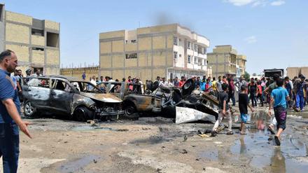 Bei einem Bombenanschlag in Samawa starben mindestens 32 Menschen. Der IS hat sich zu dem Anschlag bekannt. Die Terrormiliz startet im Norden des Landes eine militärische Offensive. 